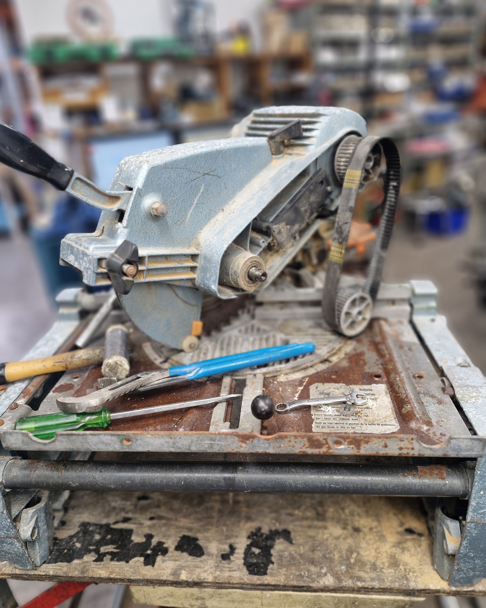 ELU TGS 172 in for surgery.

New drive belt + motor repair. These saws are absolute tanks — worth fixing every time.

You don't scrap an ELU. You rebuild it.

#powertools #elutgs172 #toolsrepair #tradielife